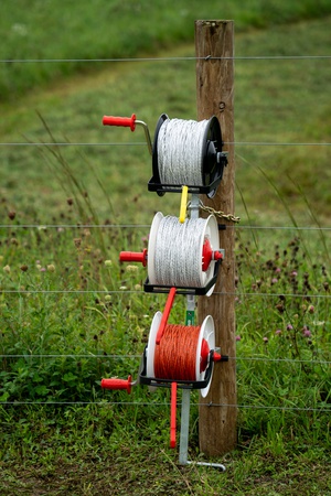 How To Make Multi-Strand Grazing Easy - The Strainrite Three-Hole Reel  Mounting Post 